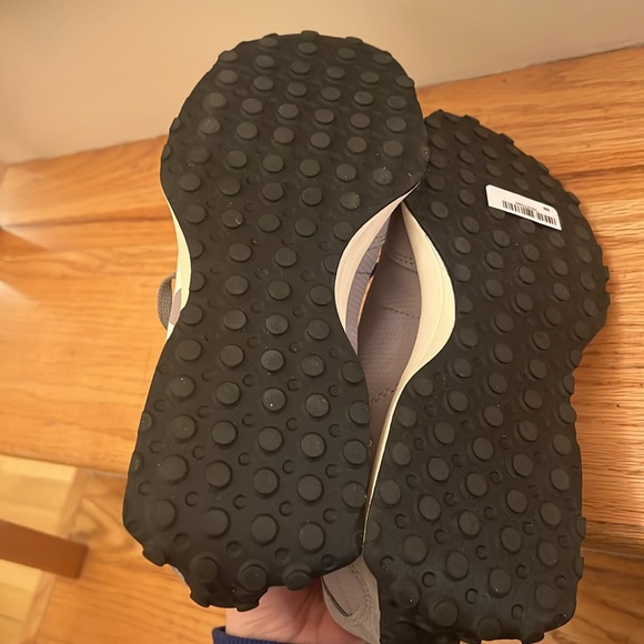 NEW new balance 327 sneakers - Picture 6 of 7